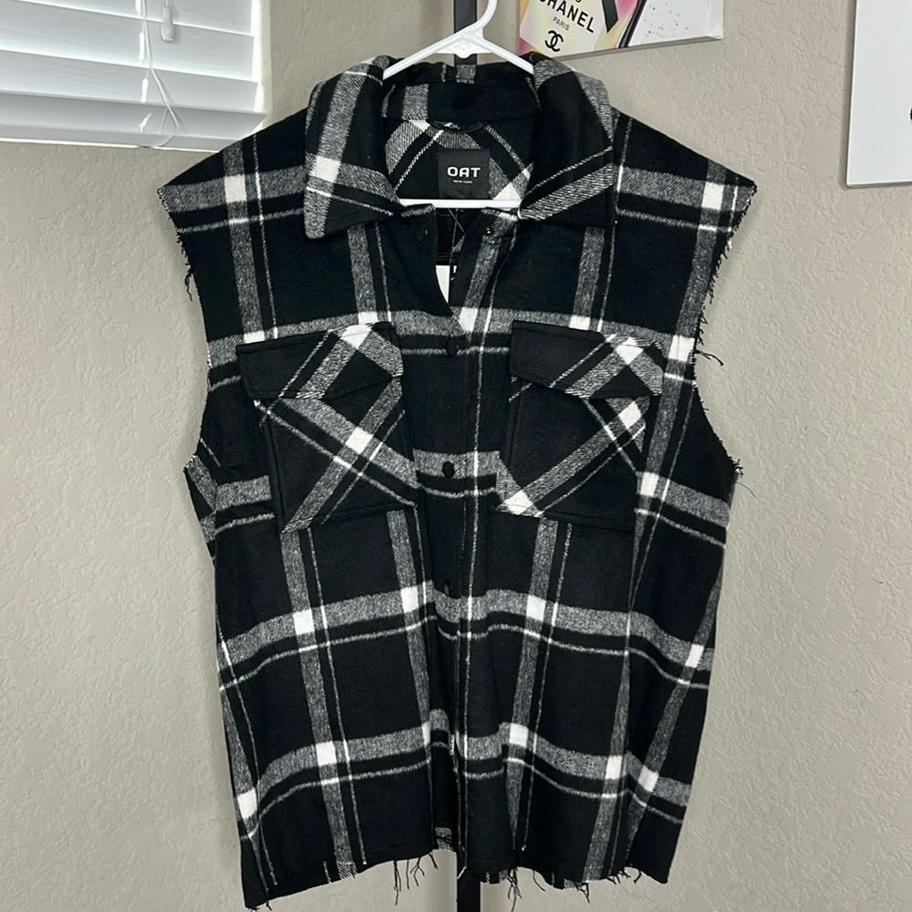 207 - Oat NWT Black/White Checkered Sleeveless Top/Vest, Size Medium